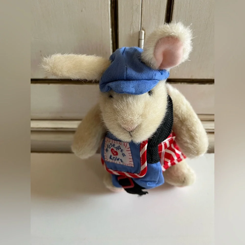 Vintage Muffy VanderBear Collection Hoppy VanderHare Messenger of Love Bunny ‘90